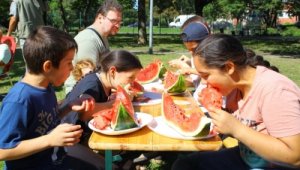 Dinnyeevő versenyt rendeztek Őrmezőn