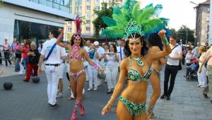 Latin utcabált rendezett az Allee